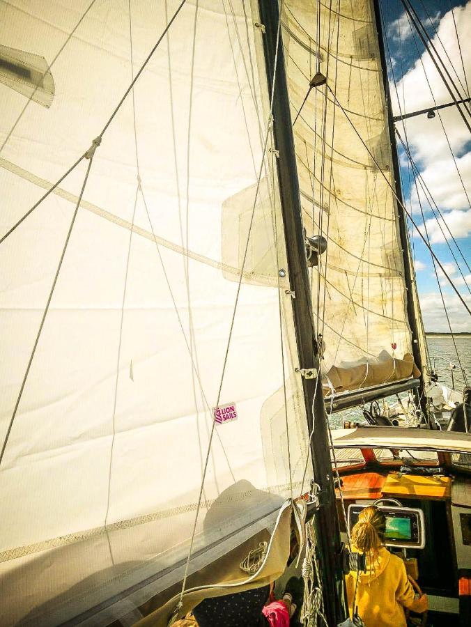 ホテル Zeilschip Lucia フリシンゲン エクステリア 写真